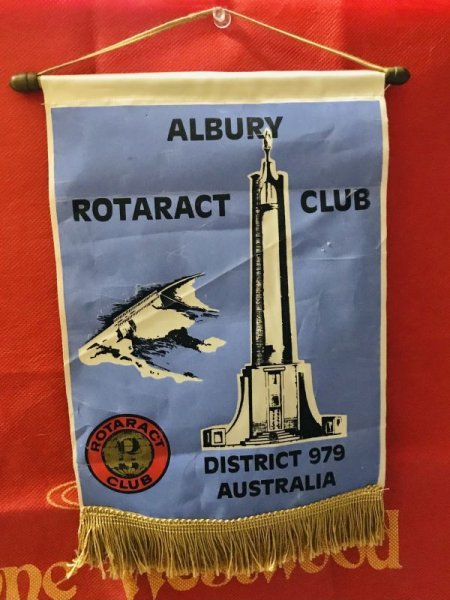 画像1: 【VIN|TAGE】・エンブレムフラッグ　ALBURY ROTARACT CLUB (1)