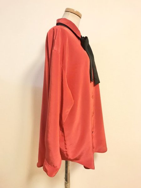 画像2: 【VINTAGE】・ポケット刺繍リボンタイブラウス　レッド (2)