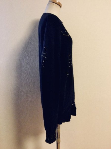 画像2: 【夜の街燈 Street Lamp at Night】・ダメージ加工セーター　ブラック　（リメイク古着） (2)