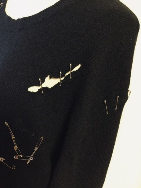 画像10: 【夜の街燈 Street Lamp at Night】・ダメージ加工セーター　ブラック　（リメイク古着） (10)