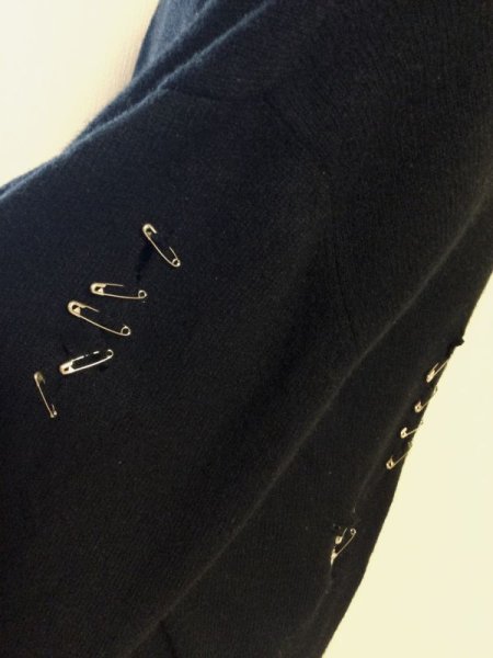 画像12: 【夜の街燈 Street Lamp at Night】・ダメージ加工セーター　ブラック　（リメイク古着） (12)