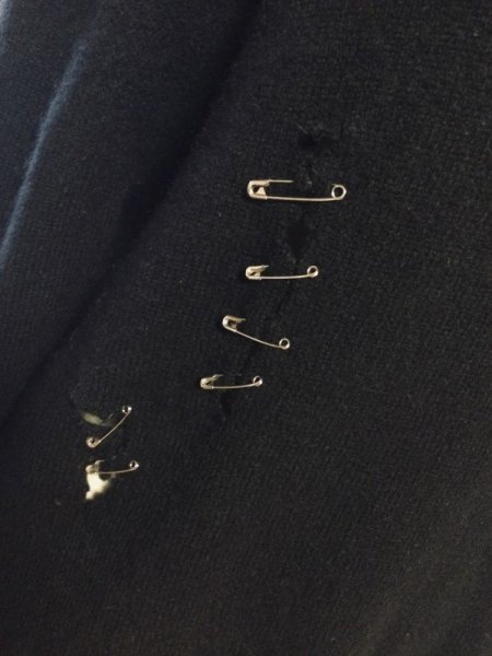 画像11: 【夜の街燈 Street Lamp at Night】・ダメージ加工セーター　ブラック　（リメイク古着） (11)