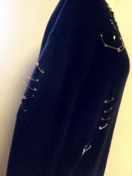 画像6: 【夜の街燈 Street Lamp at Night】・ダメージ加工セーター　ブラック　（リメイク古着） (6)