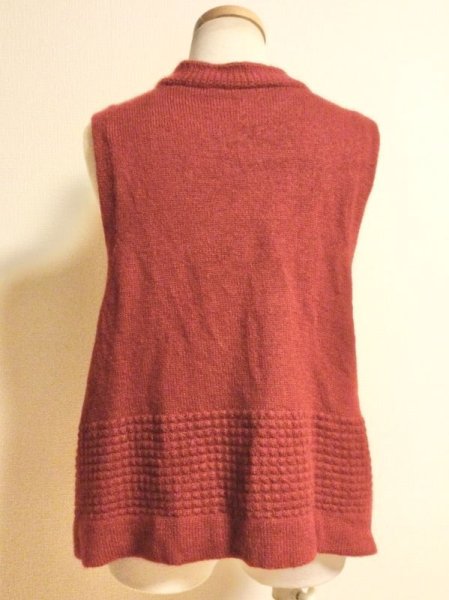 画像5: 【USED】・ニットベスト　赤　+　松任谷由実ツアー缶バッチ付き (5)