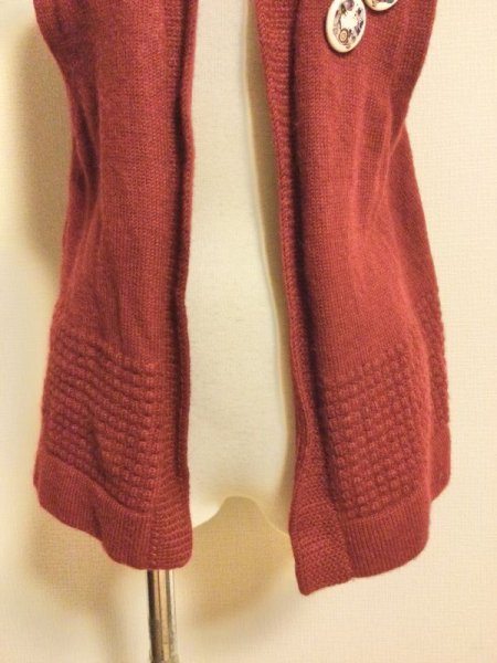 画像9: 【USED】・ニットベスト　赤　+　松任谷由実ツアー缶バッチ付き (9)