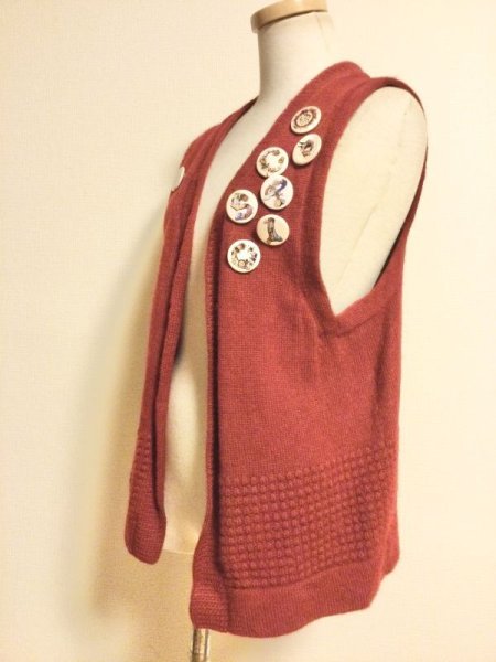 画像6: 【USED】・ニットベスト　赤　+　松任谷由実ツアー缶バッチ付き (6)