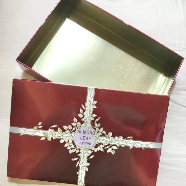 画像2: 【VINTAGE】・ALMOND LEAF LOIS DAR お菓子缶 (2)