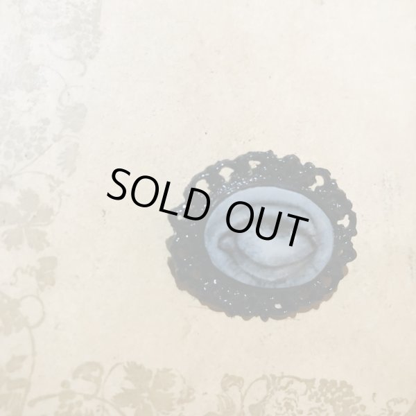 画像2: 【寝ル】・カメオブローチ　三白眼 (2)