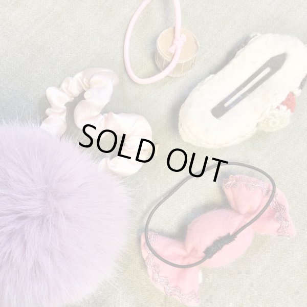 画像2: 【USED】・Emily Temple cute/ポンポンヘアゴム　＋　Shirley Temple/キャンディのヘアゴム　＋　クリエーターブランド/いちごクリップ　＋　ノーブランド/カップケーキヘアゴム　4個SET (2)