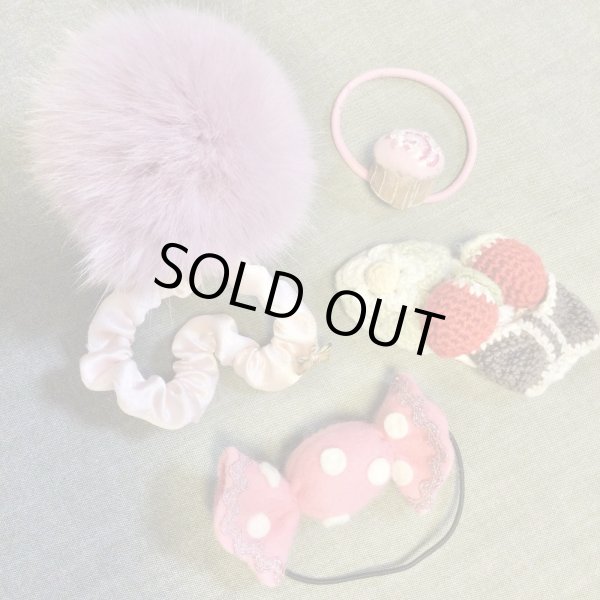 画像1: 【USED】・Emily Temple cute/ポンポンヘアゴム　＋　Shirley Temple/キャンディのヘアゴム　＋　クリエーターブランド/いちごクリップ　＋　ノーブランド/カップケーキヘアゴム　4個SET (1)