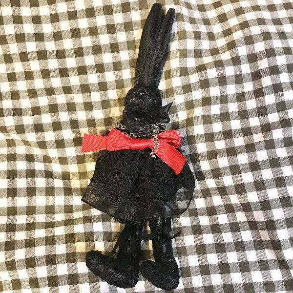 画像1: ノーブランド・黒うさぎブローチ (1)