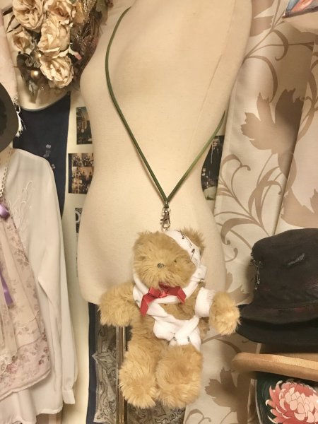 画像1: 【USED】・リメイクぬいぐるみストラップ　ぼろぼろ傷くまちゃん (1)