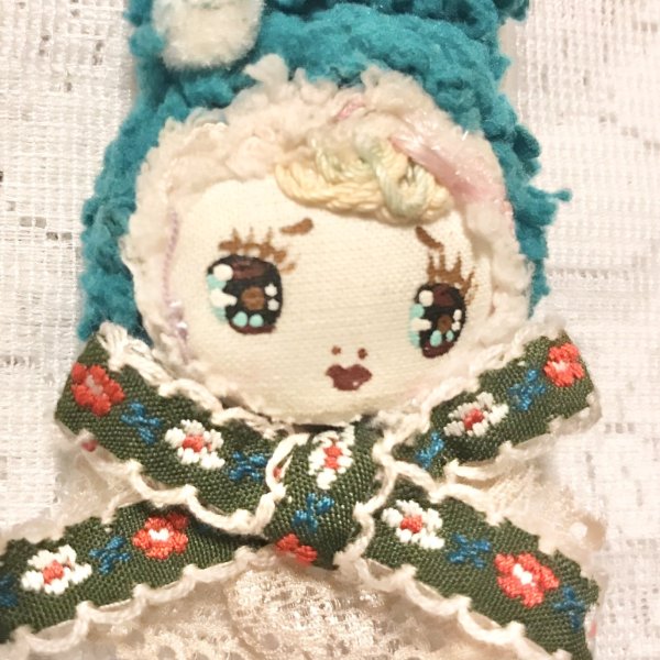 画像3: ※SALE※【USED】・文化人形風うさぎお顔ブローチ グリーン (3)