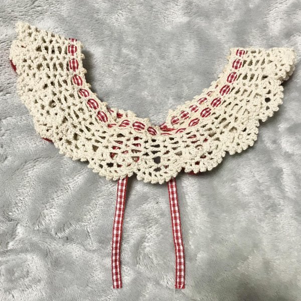 画像2: 【USED】・クリエイターブランド/いちごのニット付け襟　アイボリー  (2)